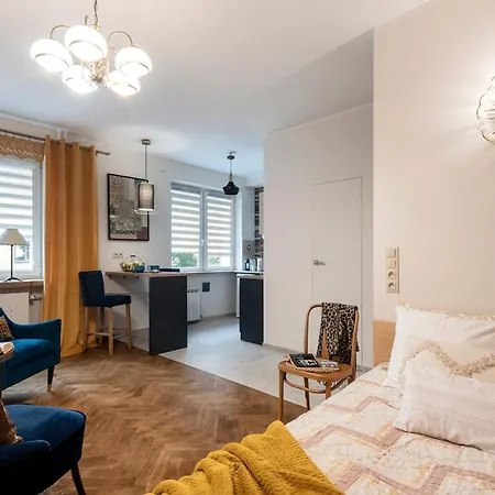 Apartment Paparazzi